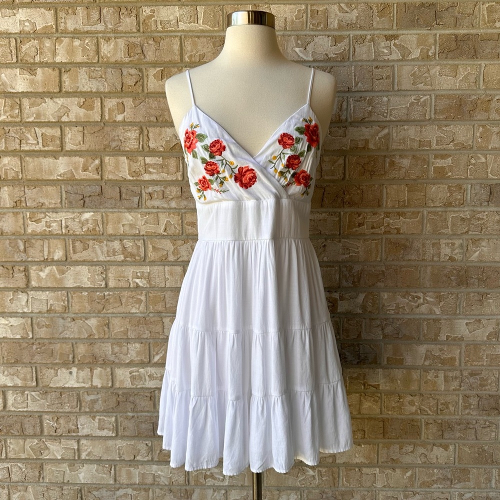 Trixxi White Sundress with Red Floral Embroidery Lined Dress Size M 🌸